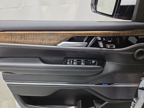 Used 2022 Jeep Grand Wagoneer Series I AWD/4WD image 21