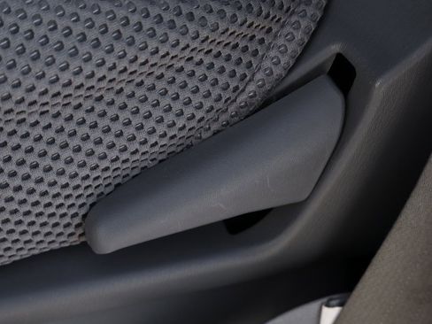 Used 2018 Nissan Frontier SV image 18