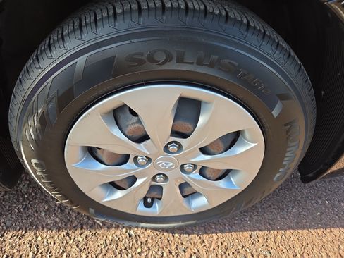 Used 2017 Hyundai Accent SE image 9