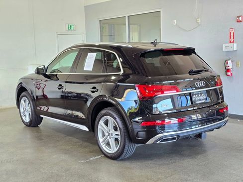 Used 2024 Audi Q5 e Prestige w/ Prestige Package image 6