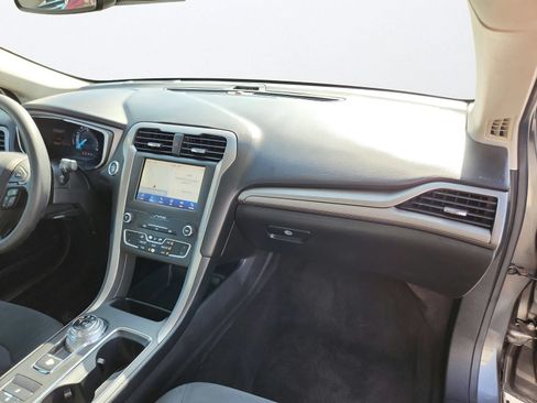 Used 2020 Ford Fusion SE FWD image 25
