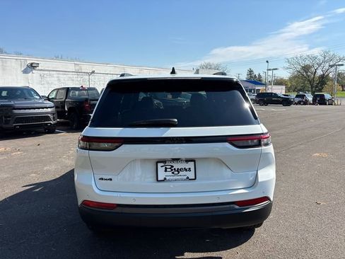 New 2026 Jeep Grand Cherokee Altitude AWD/4WD image 30