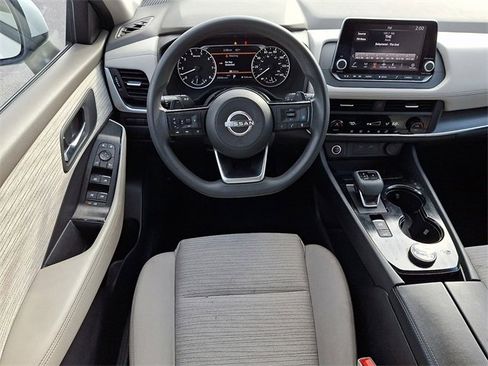 Used 2023 Nissan Rogue SV image 11