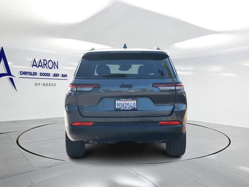 Used 2022 Jeep Grand Cherokee L Laredo image 3