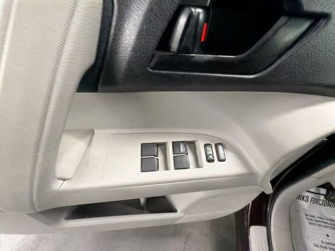 Used 2012 Toyota Highlander FWD image 19