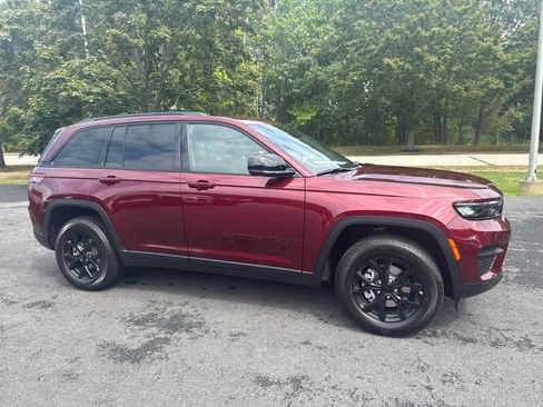 New 2025 Jeep Grand Cherokee Laredo image 6
