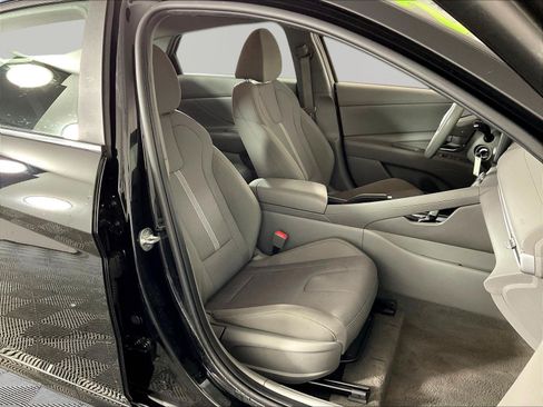 Used 2022 Hyundai Elantra SE FWD image 27