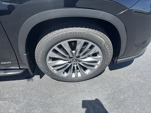 New 2026 Toyota Highlander Platinum AWD/4WD image 10