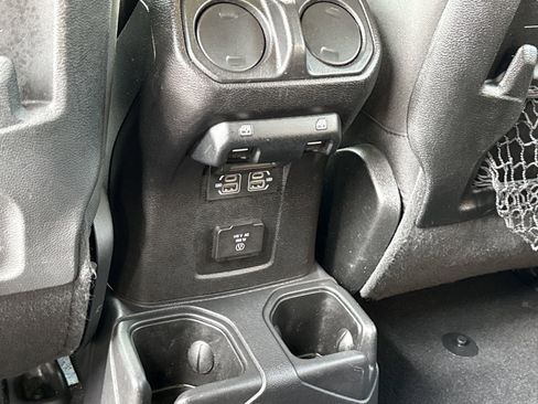 Used 2021 Jeep Wrangler Unlimited Rubicon AWD/4WD image 11