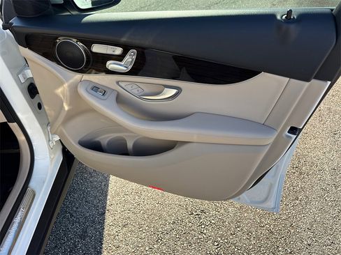 Used 2022 Mercedes-Benz GLC 300 w/ Premium Package Lite image 14