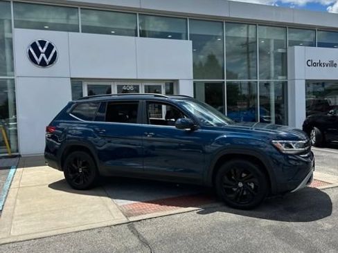 Used 2023 Volkswagen Atlas SE w/ Panoramic Sunroof Package FWD image 4