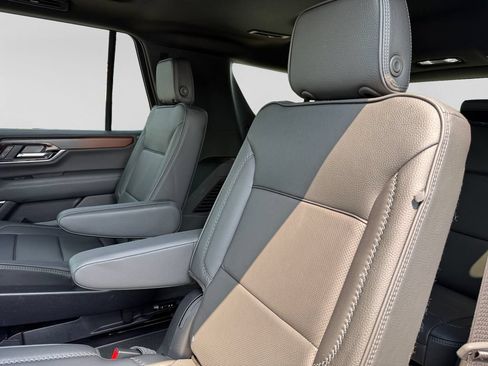 Used 2025 GMC Yukon Denali w/ Sun & Power Step Package AWD/4WD image 39