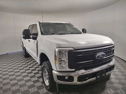 Used 2025 Ford F250 XL w/ FX4 Off-Road Package AWD/4WD image 4