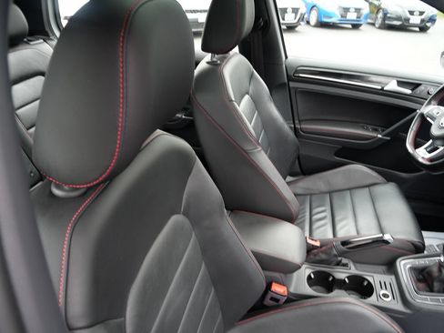 Used 2017 Volkswagen GTI SE FWD image 28