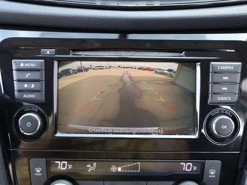 Used 2018 Nissan Rogue SV image 19