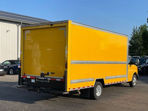 Used 2021 GMC Savana 3500 Extended w/ Power Convenience Package RWD image 2