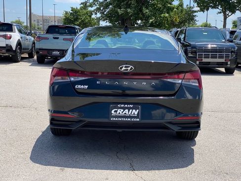 Used 2023 Hyundai Elantra SEL w/ Convenience Package FWD image 6
