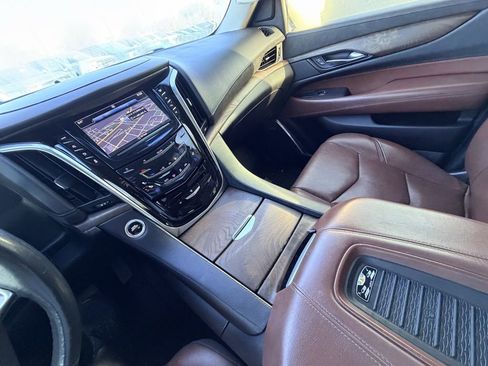 Used 2020 Cadillac Escalade Luxury image 25