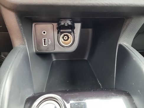 Used 2021 Nissan Versa S image 28