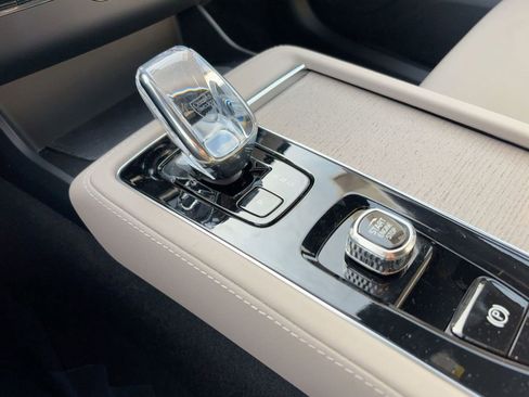 New 2026 Volvo XC90 T8 Plus w/ Protection Package Premier image 17