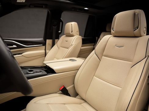 Used 2024 Cadillac Escalade Premium Luxury image 61