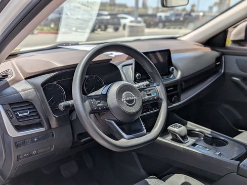 Used 2023 Nissan Rogue SV FWD image 13