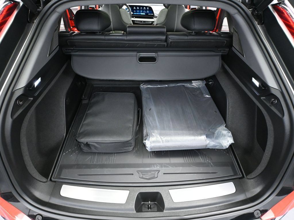 Used 2026 Cadillac Optiq Sport 1 w/ LPO, Floor Liner Package AWD/4WD image 33