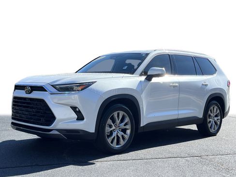 Used 2024 Toyota Grand Highlander Limited image 25