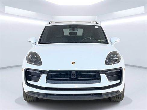 Used 2025 Porsche Macan image 10