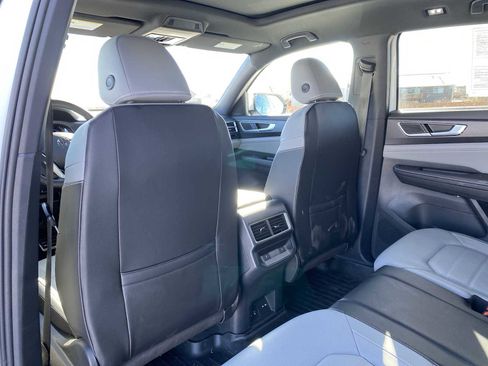 Used 2024 Volkswagen Atlas Cross Sport SEL R-Line image 20