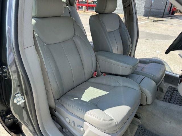 Used 2007 Cadillac DTS Luxury I w/ Trunk Convenience Package FWD image 5