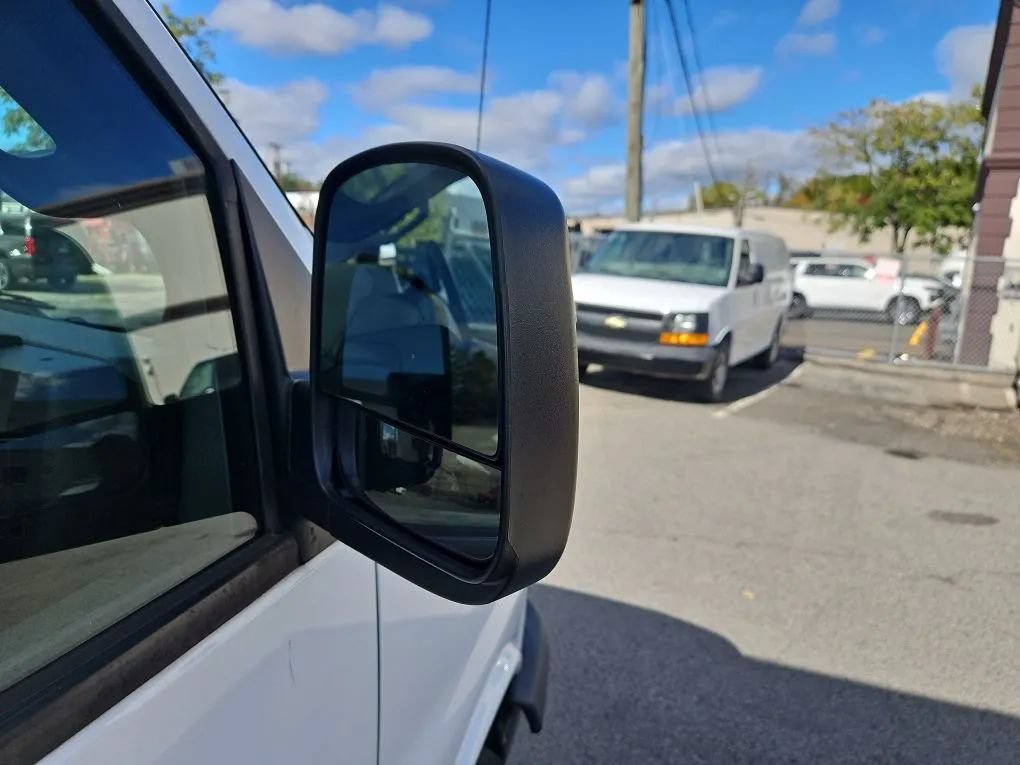 Used 2020 Chevrolet Express 3500 RWD image 5