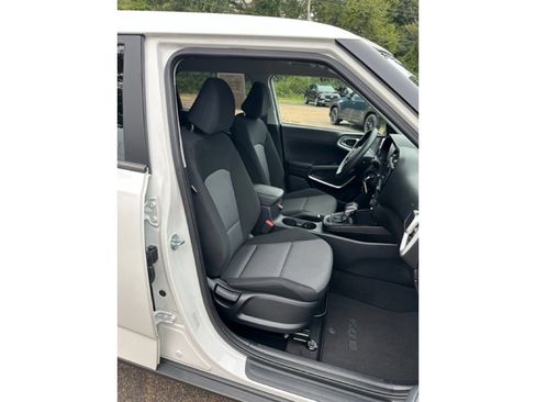 Used 2023 Kia Soul LX w/ LX Technology Package image 22