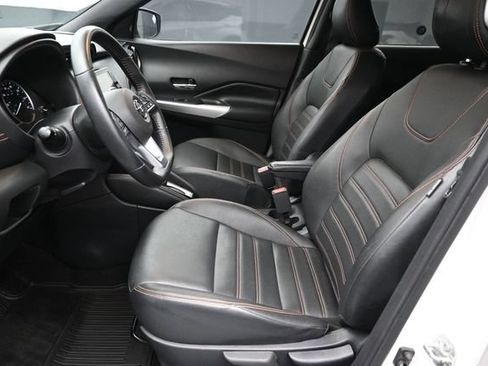 Used 2020 Nissan Kicks SR w/ SR Premium Package FWD image 21