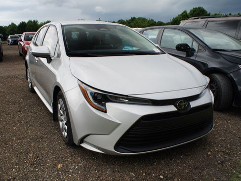Used 2023 Toyota Corolla LE w/ Carpet Mat Package (TMS) FWD image 3