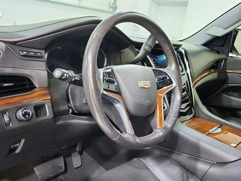 Used 2019 Cadillac Escalade Premium Luxury RWD image 11