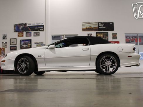 Used 2001 Chevrolet Camaro Z28 w/ SS Performance/Appearance Pkg RWD image 7