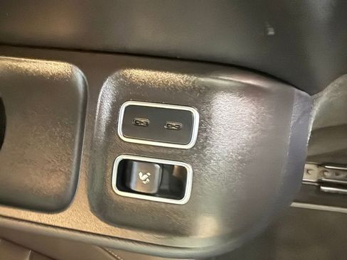 Used 2023 Mercedes-Benz GLS 450 4MATIC image 33