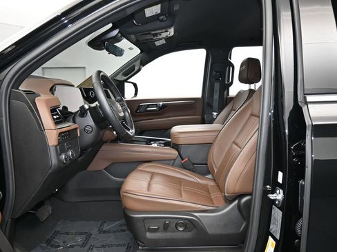 Used 2025 Chevrolet Tahoe High Country image 11