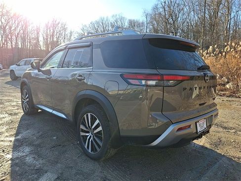Used 2025 Nissan Pathfinder Platinum w/ Black Appearance Package image 22