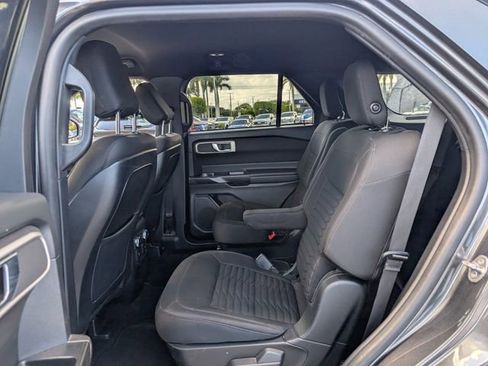 Used 2020 Ford Explorer XLT w/ Comfort Package image 7