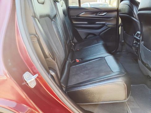 Used 2023 Jeep Grand Cherokee Altitude image 14