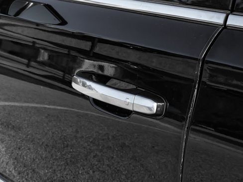 Used 2018 Cadillac Escalade Luxury RWD image 39
