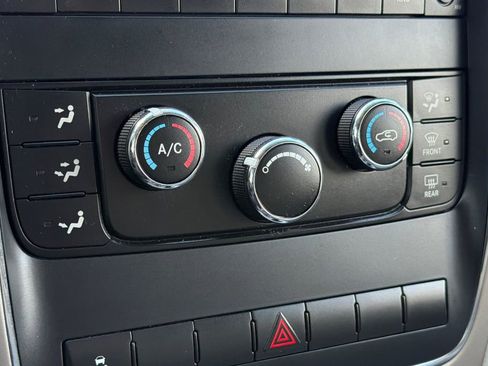 Used 2011 Jeep Grand Cherokee Laredo image 17