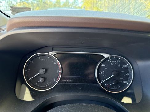 Used 2023 Nissan Rogue SL w/ SL Premium Package image 10