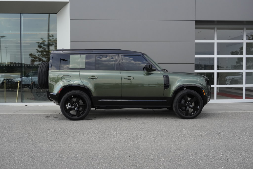 New 2026 Land Rover Defender 110 X-Dynamic SE AWD/4WD image 7
