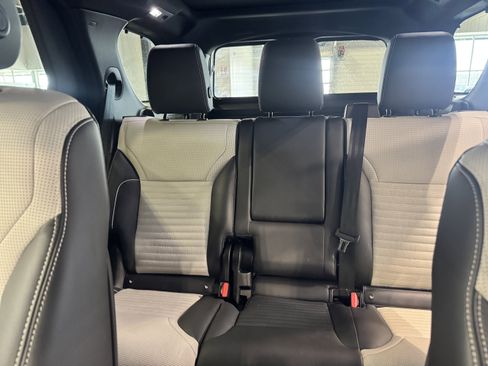Used 2023 Land Rover Discovery S R-Dynamic image 33