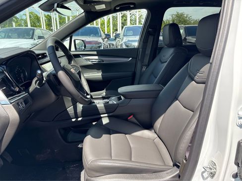 New 2025 Cadillac XT6 Luxury image 8