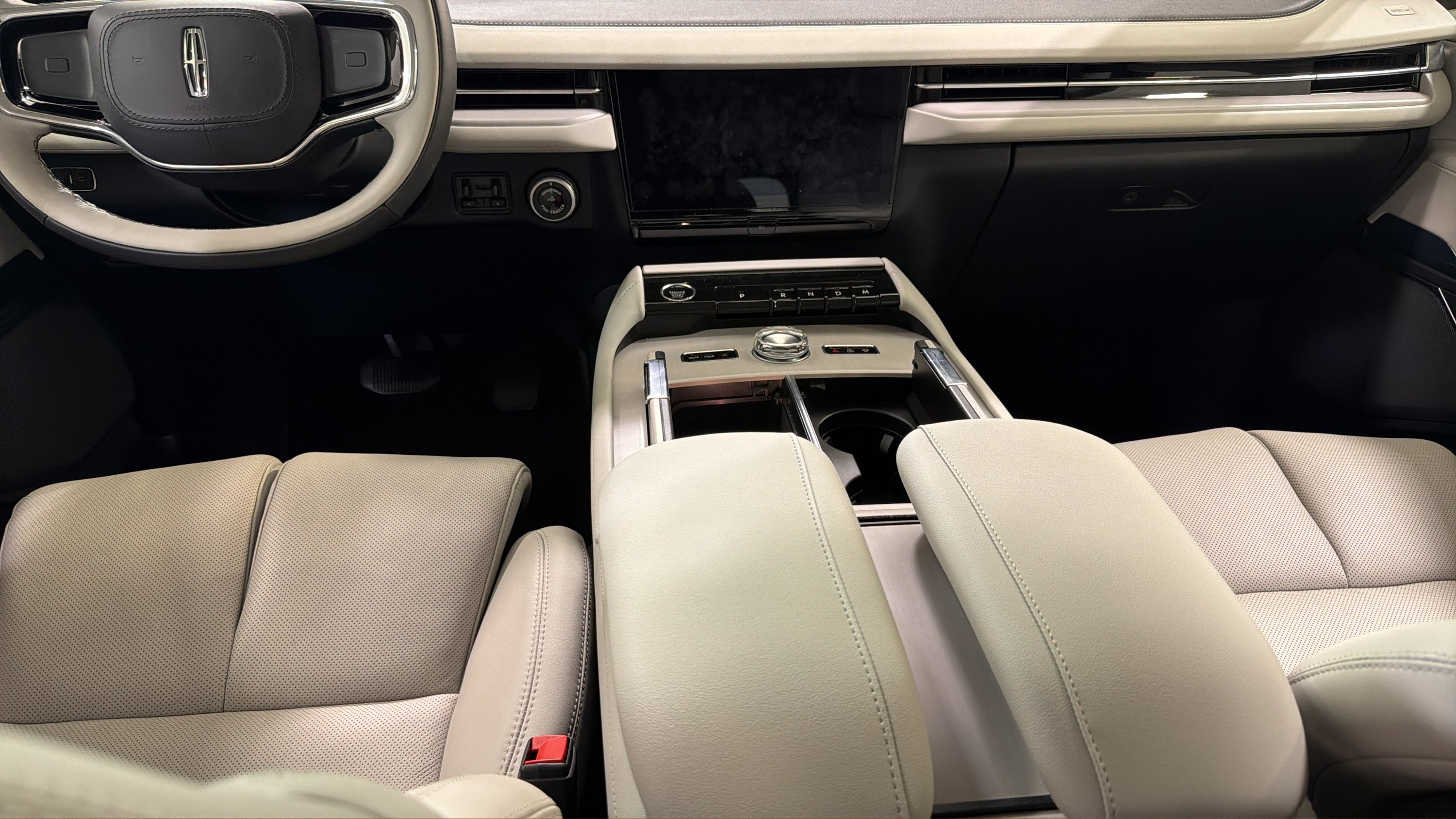 Used 2026 Lincoln Navigator Premiere AWD/4WD image 23
