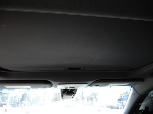 Used 2019 Toyota Avalon XSE image 18